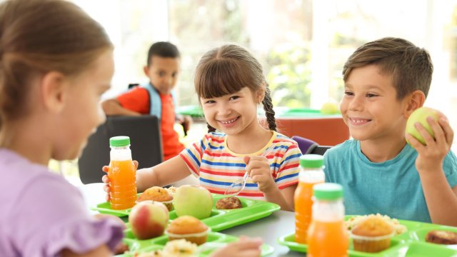 ‘An Amazing Victory’: Free School Meals for More Students | NEA