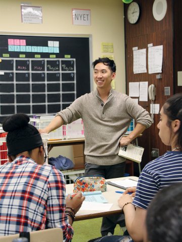 Educator Takeru Nagayoshi teaching a class.